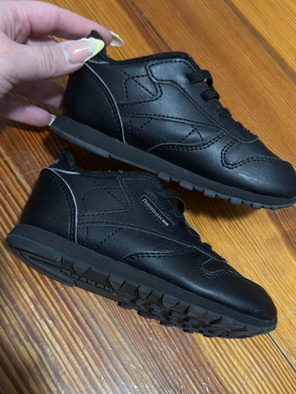 Unisex Reebok Classics - Picture 2 of 3